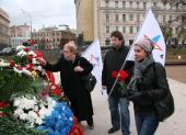 Москва: Возложение венков к памятнику жертвам политических репрессий