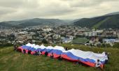 В Горно-Алтайске развернули 40-метровый триколор