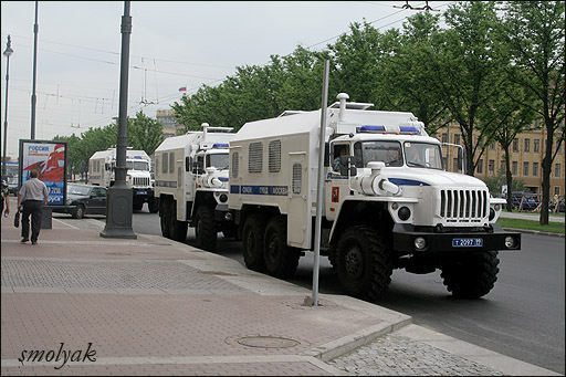 Бронеколонна ОМОНа