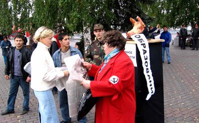 Нацболы агитируют народ