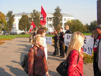 Пикет НБП против игровых автоматов