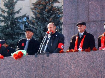 Выступает товарищ Дмитрий