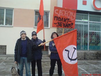 Нацболы продают