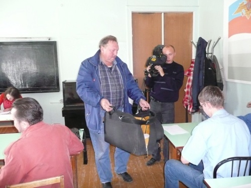 Михаил Суров собирает бюллетени