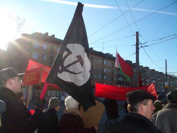 Нацболы на шествии в Красноярске 2