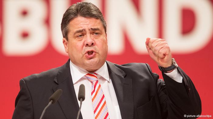 Председатель СДПГ Зигмар Габриэль выступает на закрытии партийного съезда