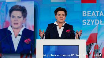 Беата Шидло - главный фаворит в борьбе за пост премьер-министра Польши Беата Шидло во время теледебатов
