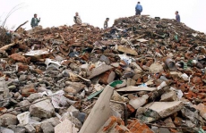 В Киеве незаконно сбросили 800 тонн мусора