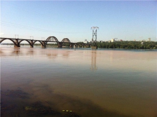 Неизвестные загрязняющие вещества попали в Днепр