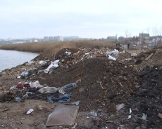 В центре Николаева разрастается незаконная мусорная свалка