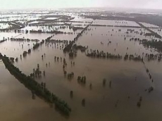 Âåñåííåå íàâîäíåíèå íà Äóíàå ìîæåò ïîâëå÷ü ïðîðûâ äàìáû