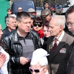 Местные жители и депутаты привели в порядок стадион на Таирова