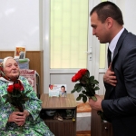 Депутаты от партии «РОДИНА» поздравили подопечных Дома милосердия с 9 Мая