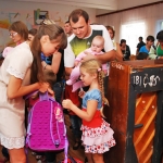 Детям из многодетных семей теперь будет с чем идти в школу