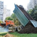 Дети из многоэтажки на Вильямса будут играть на новой футбольной площадке