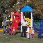 Маленькие жители Архитекторской могут играть на новой площадке