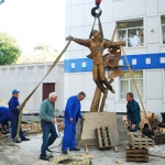 В Одессе началась установка памятника Высоцкому