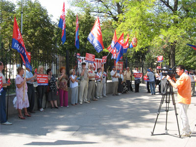 Пикетчики расположились у штаба Бригады береговой обороны