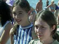 Российские художники расписали табуреты в помощь детям Беслана