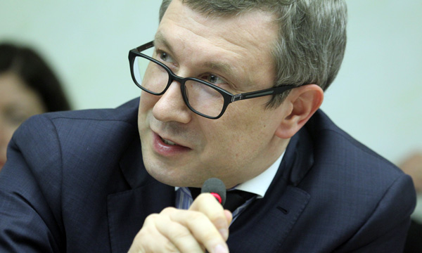 заместитель секретаря Генсовета партии «Единая Россия» Алексей Чеснаков в Совете Федерации на круглом столе, посвященном итогам единого дня голосования. Фото: ER.RU