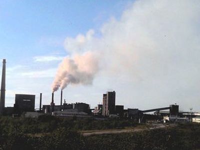 Выброс завода. Фото: F.bnkomi.ru Выброс завода. Фото: F.bnkomi.ru