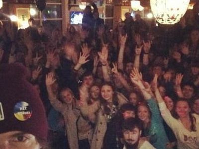 Молодежь жжет. Фото: kitsap.ru Молодежь жжет. Фото: kitsap.ru