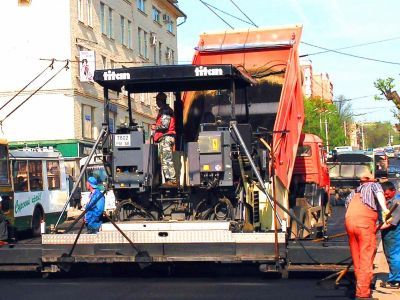 Дорожный ремонт. Фото: Виктор Шамаев, Каспаров.Ru Дорожный ремонт. Фото: Виктор Шамаев, Каспаров.Ru