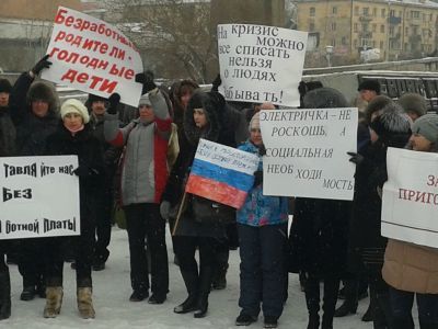 Митинг за возвращение электричек. Фото: Александр Андреев, Каспаров.Ru Митинг за возвращение электричек. Фото: Александр Андреев, Каспаров.Ru