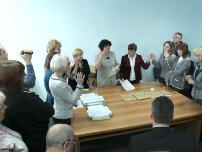 Пересчет бюллетеней. Фото: Виктор Шамаев, Каспаров.Ru Пересчет бюллетеней. Фото: Виктор Шамаев, Каспаров.Ru