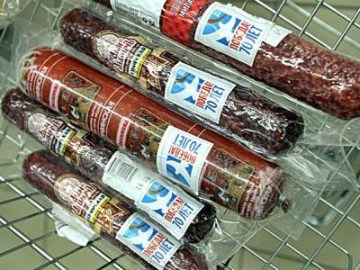 Победная колбаса. Фото: Виктор Шамаев, Каспаров.Ru Победная колбаса. Фото: Виктор Шамаев, Каспаров.Ru