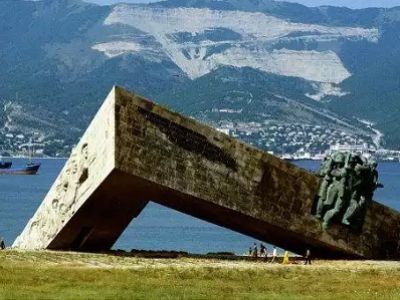 Мемориал в Новороссийске. Фото: pbs.twimg.com Мемориал в Новороссийске. Фото: pbs.twimg.com