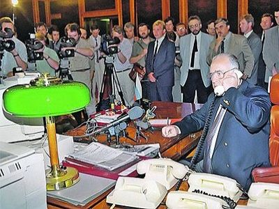 В.Черномырдин во время переговоров с боевиками, июнь 1995. Фото: kp.md В.Черномырдин во время переговоров с боевиками, июнь 1995. Фото: kp.md