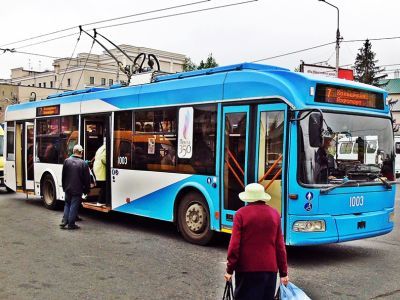 Троллейбус. Фото: Виктор Шамаев, Каспаров.Ru Троллейбус. Фото: Виктор Шамаев, Каспаров.Ru