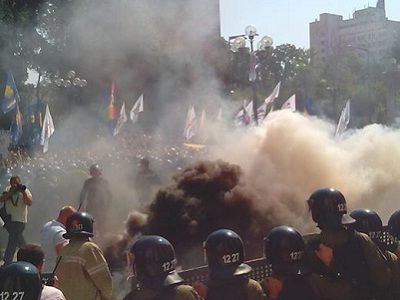 Столкновения под Верховной Радой, 31.8.15. Источник - https://www.facebook.com/natasya.nagorna Столкновения под Верховной Радой, 31.8.15. Источник - https://www.facebook.com/natasya.nagorna