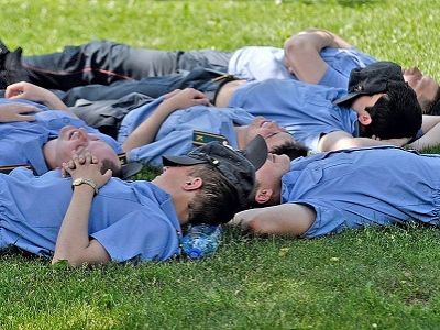 Полицейские отдыхают. Фото: Алексей Дружинин, ТАСС Полицейские отдыхают. Фото: Алексей Дружинин, ТАСС