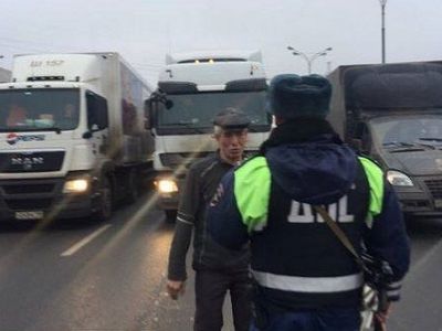 МКАД перекрыт ГАИшниками, 4.11.15. Фото: Евгений Фельдман МКАД перекрыт ГАИшниками, 4.11.15. Фото: Евгений Фельдман