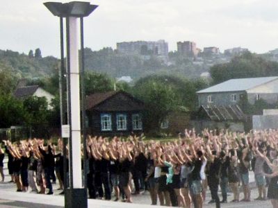 Флешмоб единороссов. Фото: Александр Воронин, Каспаров.Ru Флешмоб единороссов. Фото: Александр Воронин, Каспаров.Ru