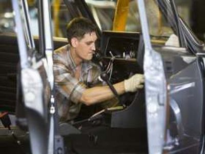 Рабочий АвтоВАЗа. Фото: ИТАР-ТАСС Рабочий АвтоВАЗа. Фото: ИТАР-ТАСС