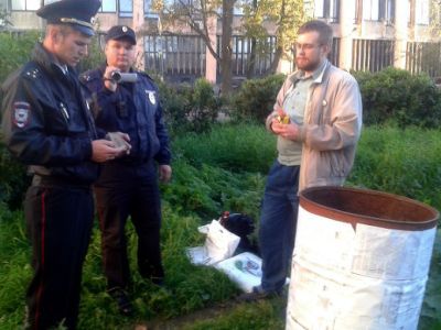 Бочка на Смольный. Фото: Росбалт.Ru Бочка на Смольный. Фото: Росбалт.Ru