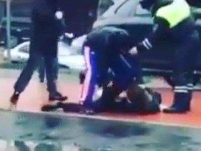 Избиение при участии полиции. Фото: ТВ2 Избиение при участии полиции. Фото: ТВ2