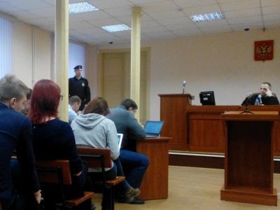 Скучный суд. Фото: Лиза Охайзина, Каспаров.Ru Скучный суд. Фото: Лиза Охайзина, Каспаров.Ru