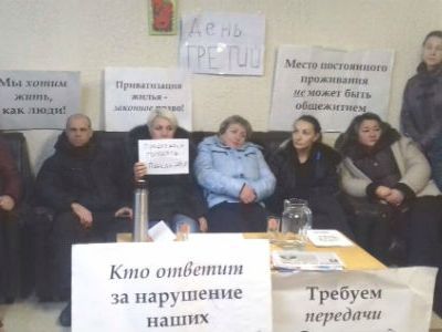 Голодовка жильцов общежитий. Фото: Марина Садчикова. Каспаров.Ru Голодовка жильцов общежитий. Фото: Марина Садчикова. Каспаров.Ru