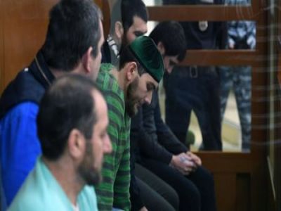 Обвиняемыe по делу об убийстве Немцова. Фото: РИА Обвиняемыe по делу об убийстве Немцова. Фото: РИА