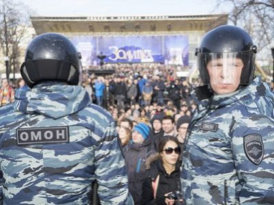 Акция протеста в Москве на Пушкинской пл., 26.3.17. Фото: theins.ru Акция протеста в Москве на Пушкинской пл., 26.3.17. Фото: theins.ru