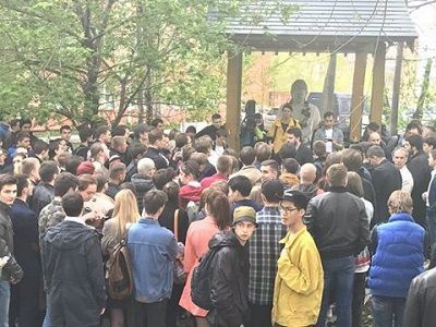 Открытие штаба Алексея Навального во Владивостоке, 15.5.17. Фото: facebook.com/alexey.koreshkov.90 Открытие штаба Алексея Навального во Владивостоке, 15.5.17. Фото: facebook.com/alexey.koreshkov.90