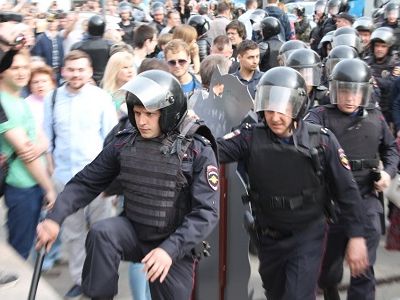 Задержание на антикоррупционном митинге в Москве. Фото: Каспаров.Ru Задержание на антикоррупционном митинге в Москве. Фото: Каспаров.Ru