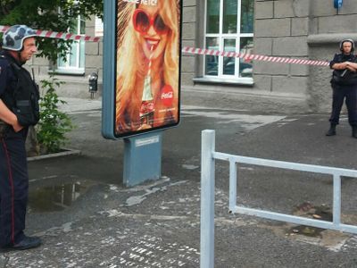 Нападение на штаб Навального. Фото: Сергей Богданов, Каспаров.Ru Нападение на штаб Навального. Фото: Сергей Богданов, Каспаров.Ru