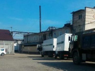 Спецмашины, на них вывезли избитых заключенных. Фото: ООД Спецмашины, на них вывезли избитых заключенных. Фото: ООД