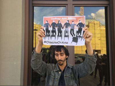 Пикет в поддержку Али Феруза, Фото: twitter.com/RTVi Пикет в поддержку Али Феруза, Фото: twitter.com/RTVi