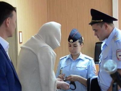 Наручники в зале суда. Фото: Сергей Богданов, Каспаров.Ru Наручники в зале суда. Фото: Сергей Богданов, Каспаров.Ru